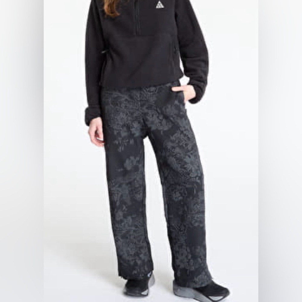 Nike women Sportswear Collection
Jacquard Track Pants size L